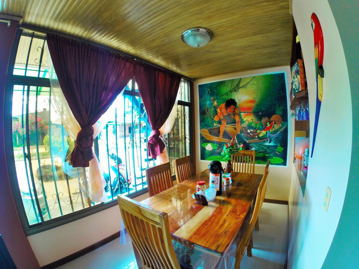 Hostal La Esperanza Летисия Экстерьер фото