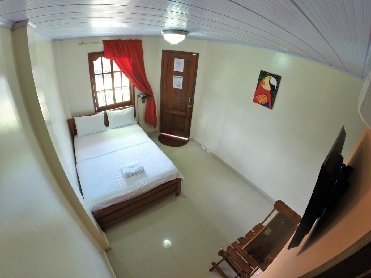Hostal La Esperanza Летисия Экстерьер фото