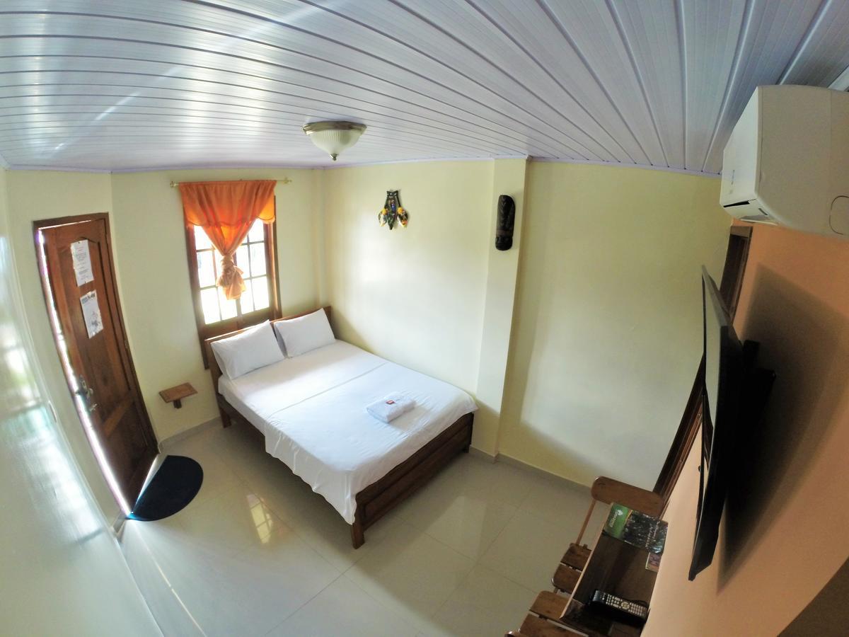 Hostal La Esperanza Летисия Экстерьер фото
