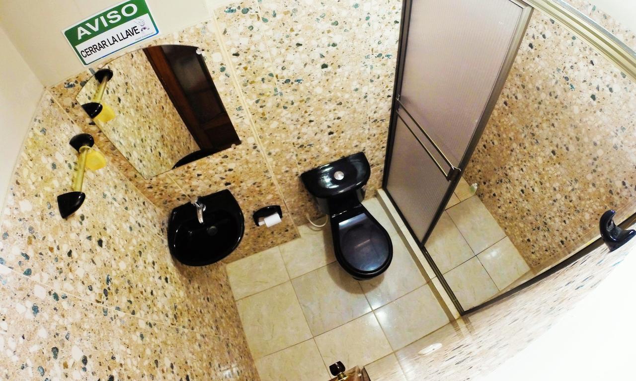 Hostal La Esperanza Летисия Экстерьер фото
